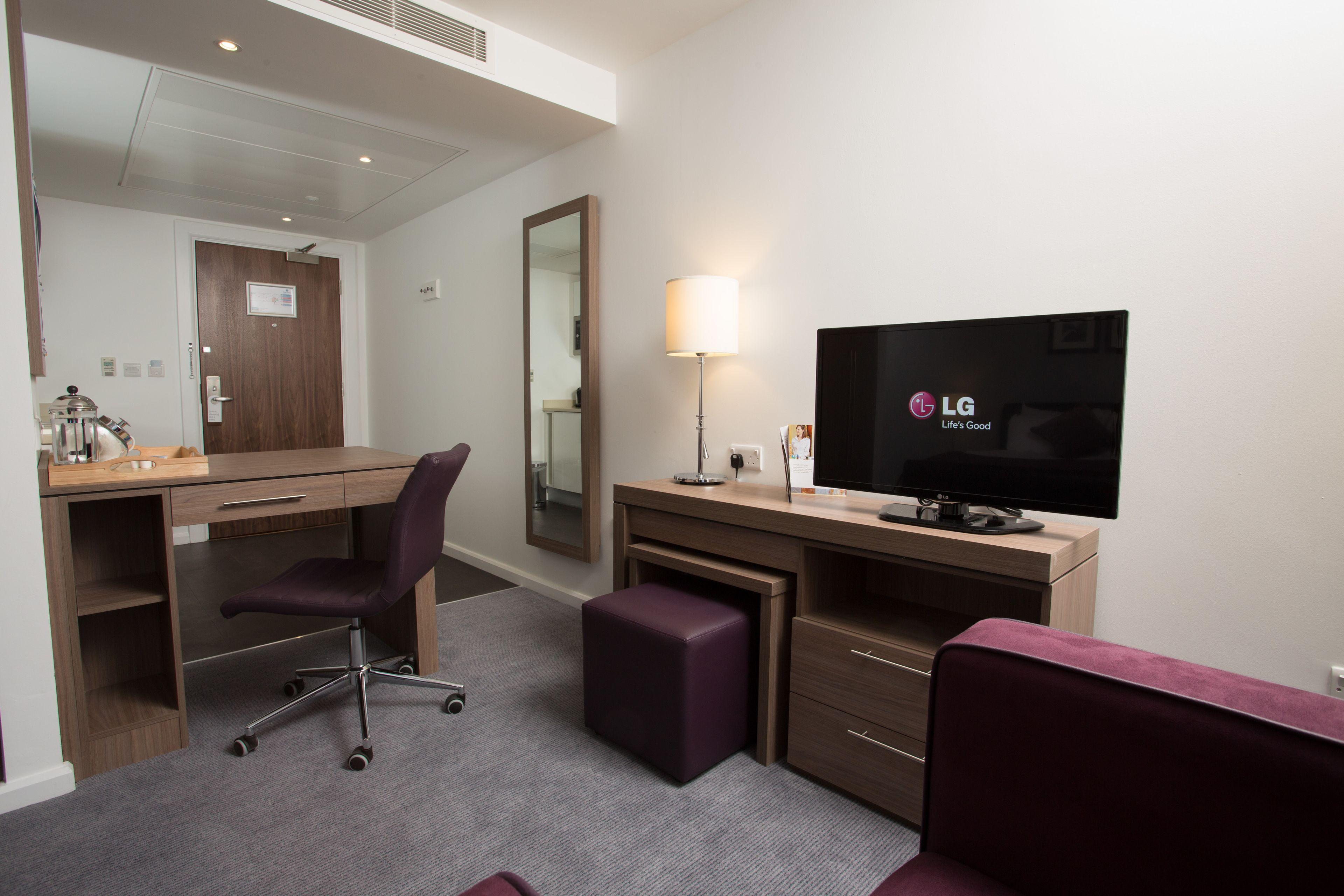 Studio-Suite mit Kingsize-Bett und Stadtblick
